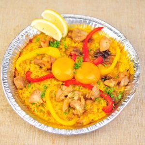 落とし卵と若鶏のパエリア