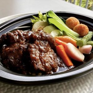 牛ほほ肉の赤ワイン煮込み