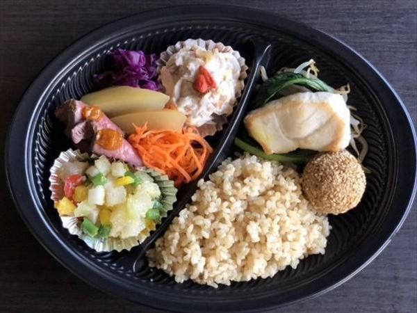 肉・魚・野菜が摂れるヘルシー Bento